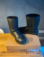 UGG Classic 39/8 schwarz Glattleder Stiefel Boots Niedersachsen - Braunschweig Vorschau