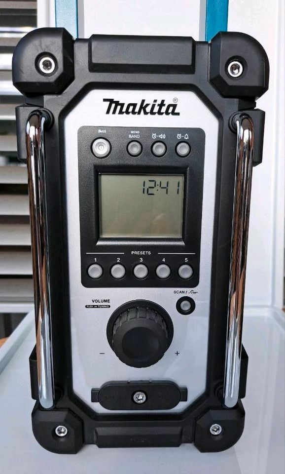 Makita Baustellenradio DMR 107+Netzteil+Bedienungsanleitung in Lingen (Ems)