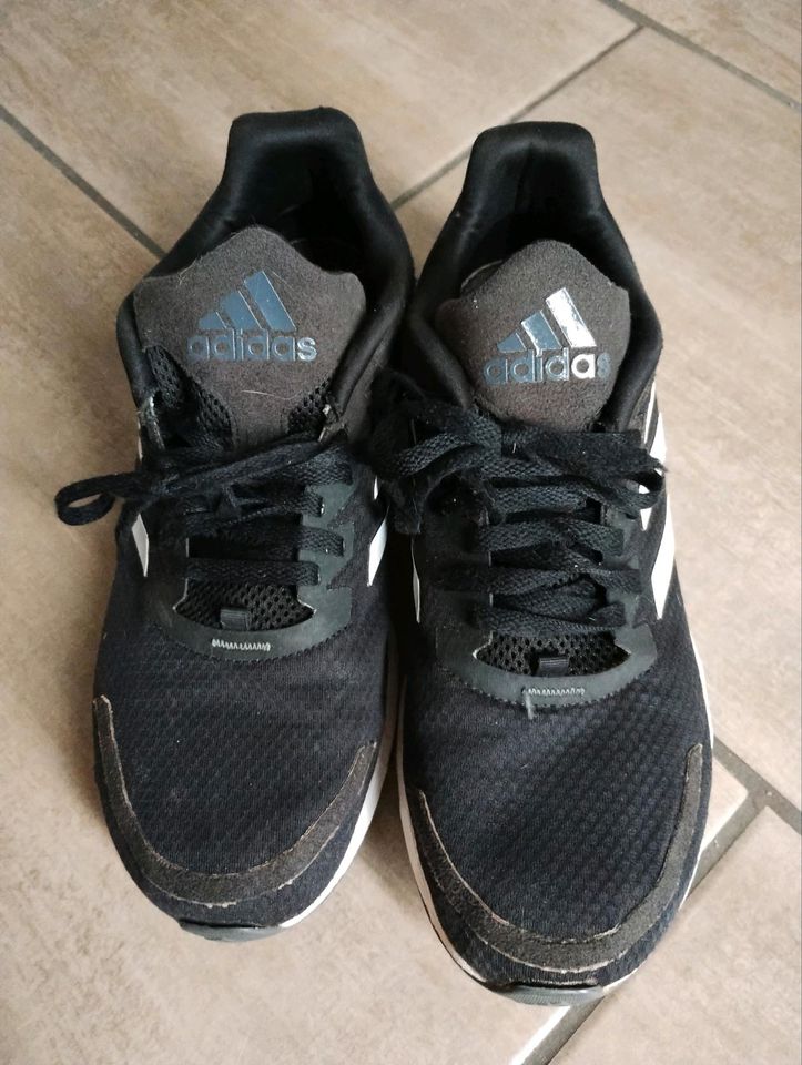 ⭐ Adidas Schuhe Gr. 46 Turnschuhe Sportschuhe Laufschuhe in Weisendorf