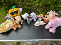 Eine Tüte voller Kuscheltiere und eine Tüte Sandspielzeug Hessen - Reichelsheim (Odenwald) Vorschau