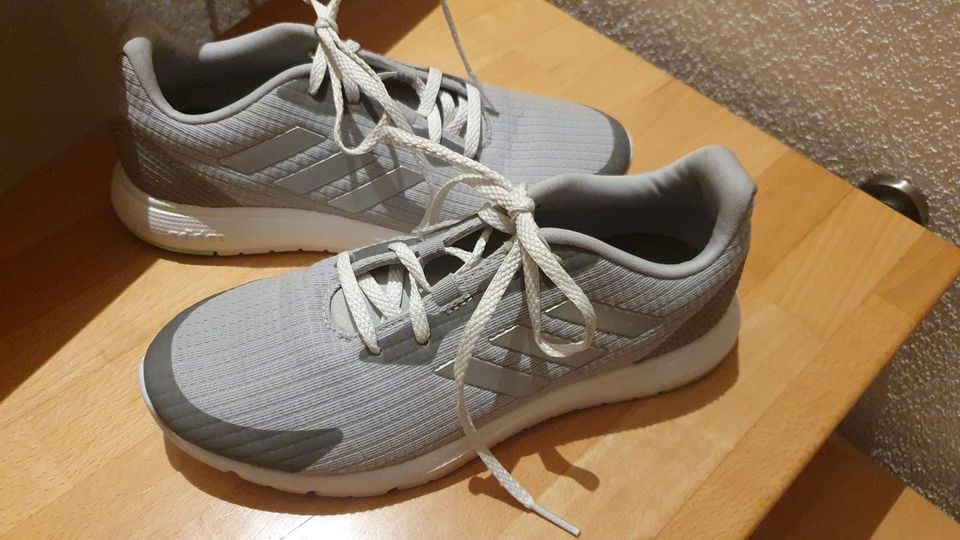 !!! Neuwertige adidas Damen-Sneaker grau, Größe 38 in Eltville