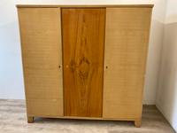 #A Kleiderschrank 3 türig DDR alt Holz Türen Kleiderstange antik Sachsen - Burgstädt Vorschau