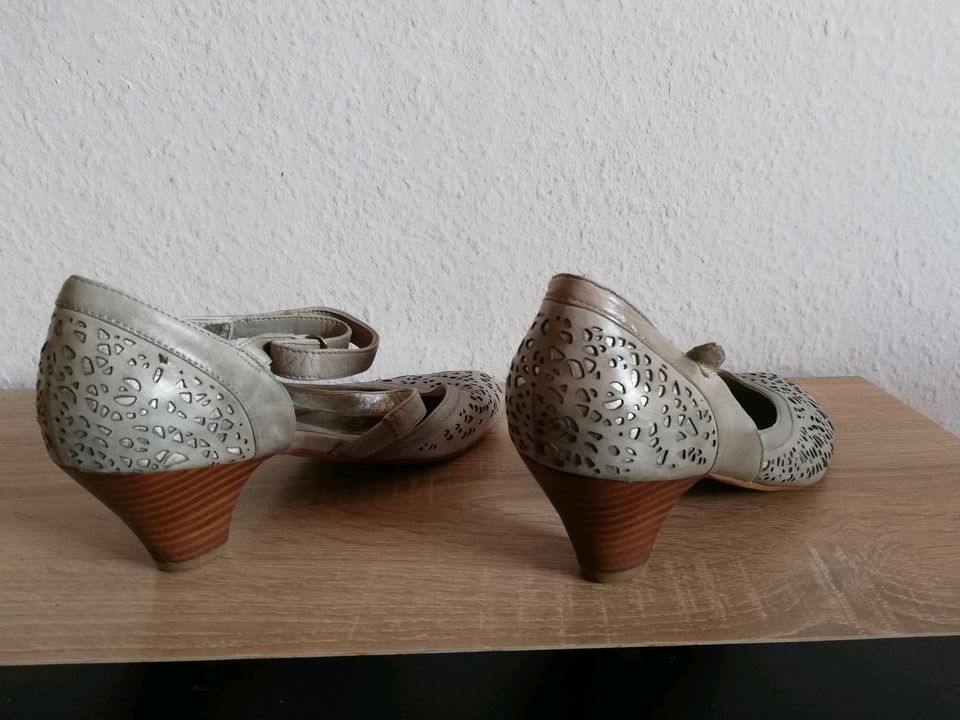 Everybody Damen Schuhe Gr 39 Grau-Silber Riemchen - Pumps in Mettingen