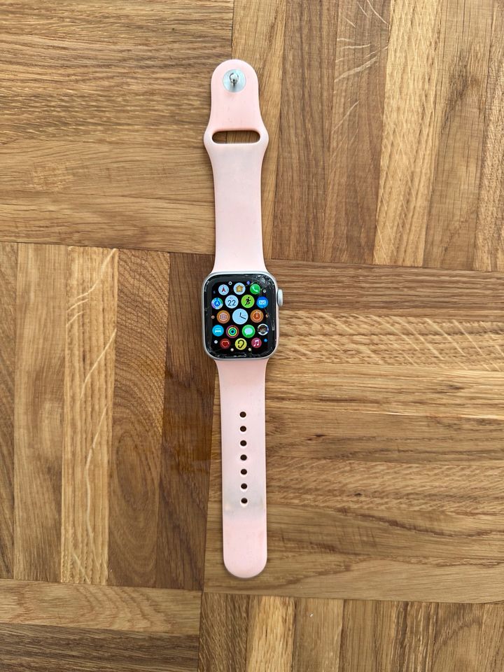 Apple Watch SE / Silber / 40 mm / Sturzschaden in Kirchentellinsfurt