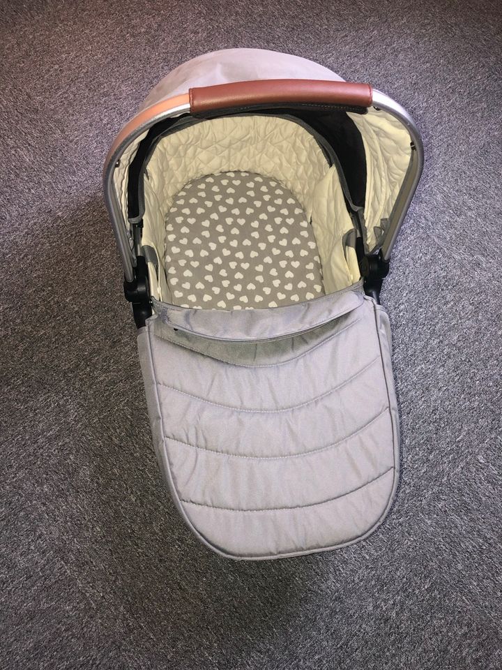 Bonavi Kinderwagen mit Babyschale und Sportsitz in Lebach