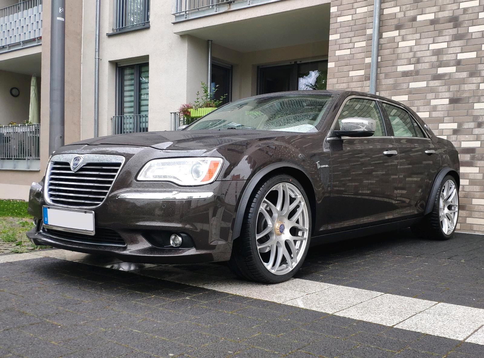 Abbildung des Autos Lancia Thema | aka Chrys…