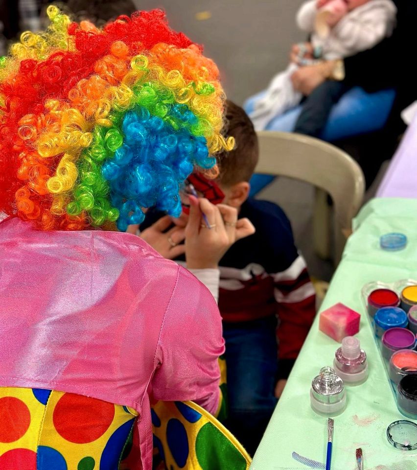 Kindergeburtstag Kinderanimation Superheld Clown Elsa Ostern in Berlin