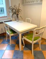 Shabby Chic Style Painted white table & 3 chairs. Collect 4/6 Berlin - Neukölln Vorschau