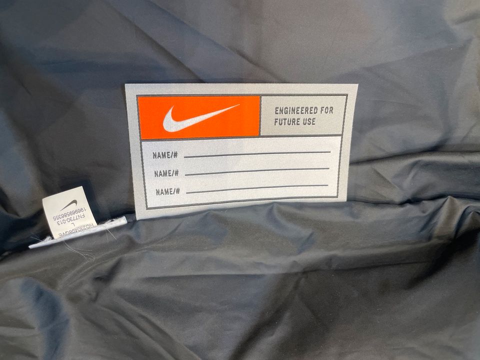 Nike Jacke Winterjacke Kapuze schwarz grau Größe L 147-158 cm neu in Mülheim (Ruhr)