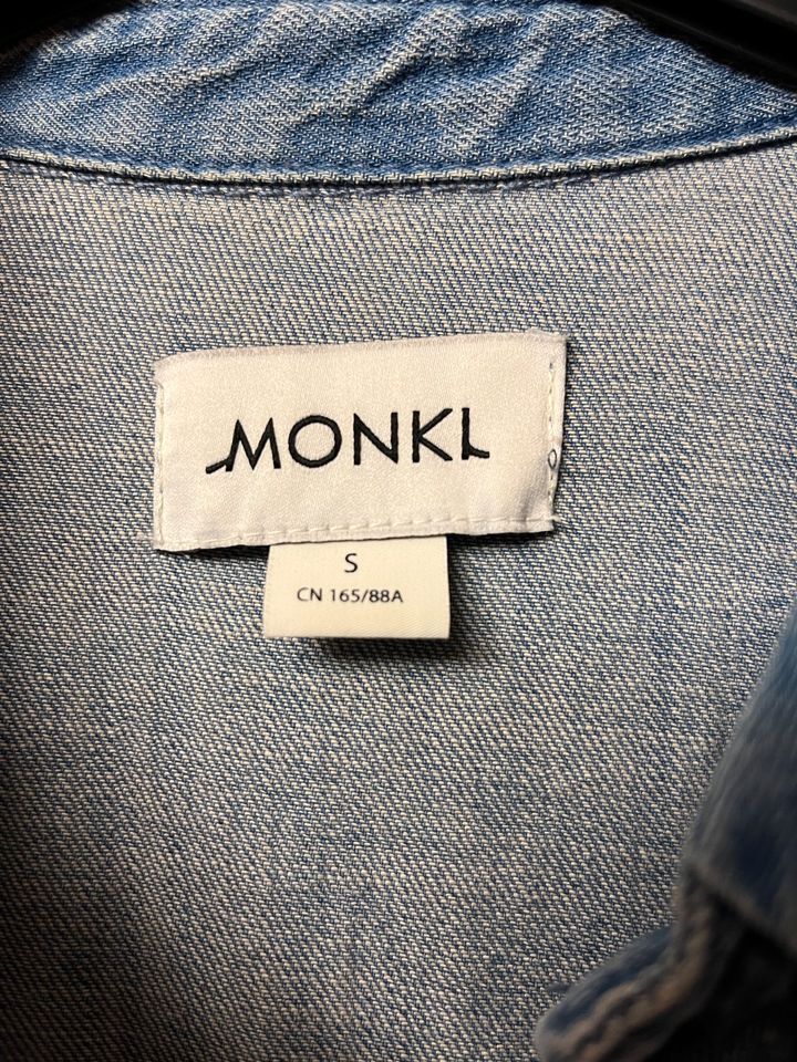 Monki Jeanjacke/Hemdjacke hellblau Gr S in Berlin