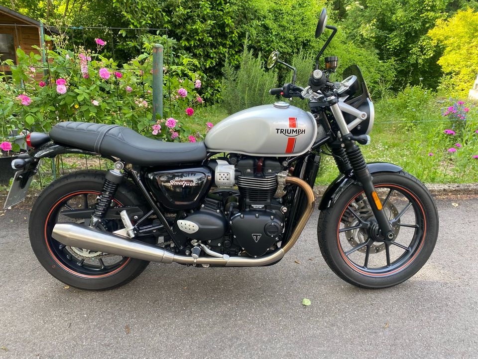 Triumph Bonneville Street Twin / EZ 04/2017 / 1160km / Tüv neu in Eggenstein-Leopoldshafen