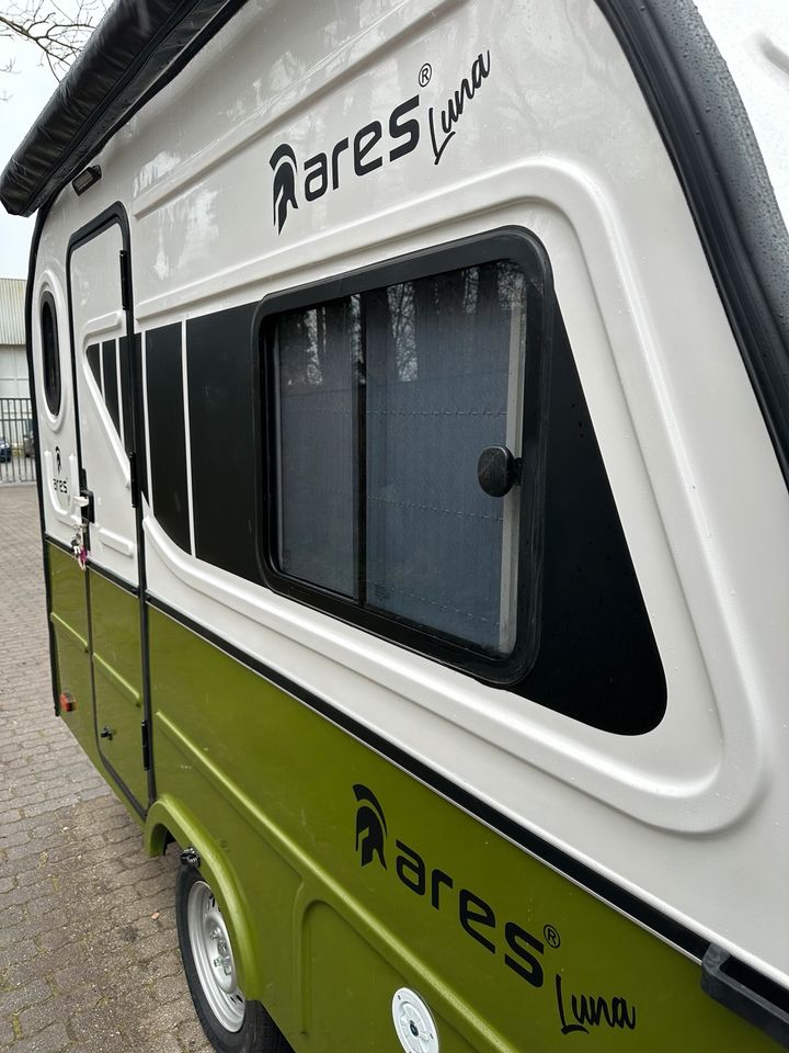 Ares310 / Wohnwagen mini für 4 Personen / GFK / 100 KMH/ NEU / MARKISE/ 100 KMH / FLIEGENGITTER / KÜHLSCHRANK / HERD / SOFORT VERFÜGBAR / 750 KG/ GFK  / OHNE ANHÄNGERFÜHRERSCHEIN/4 Pers / Neu in Pinneberg