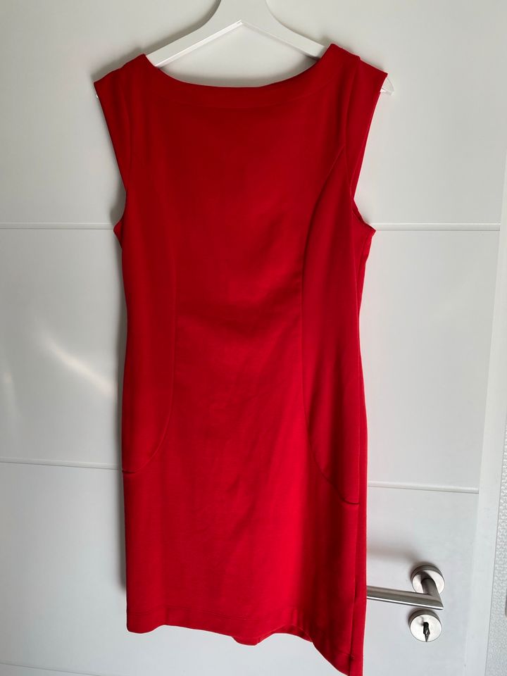 Esprit Kleid rot Gr. M in Brietlingen