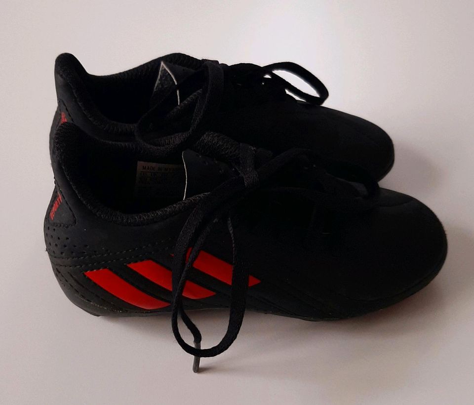 Adidas Fußballschuhe Gr. 28 schwarz WIE NEU Versand 3,99 € in Kitzingen