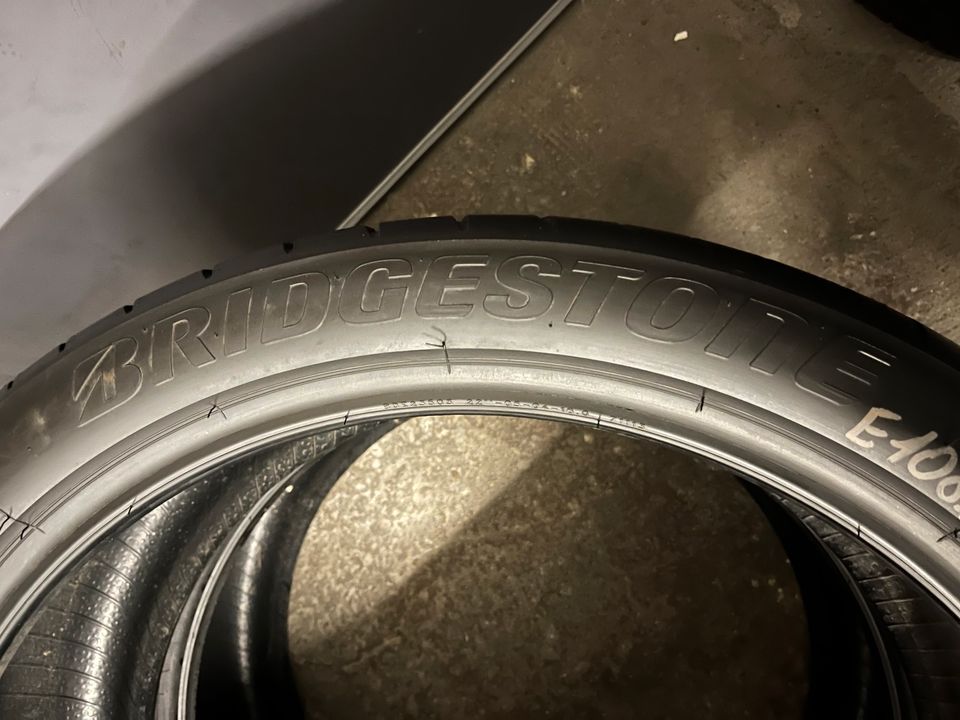 2x Neue Test Sommerreifen Bridgestone 255 40 R22 103Y RunFlat in Berlin