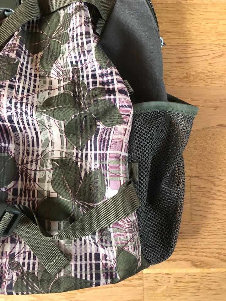 Dakine Rucksack grün Blätter/ Fleur florales Muster unisex in München