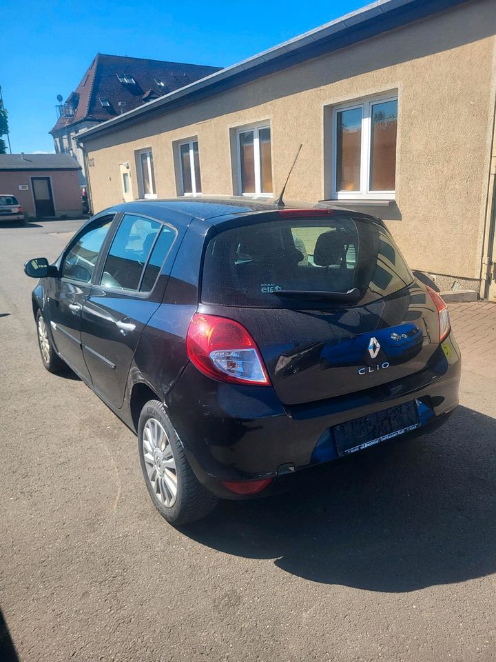 Renault Clio Benziner mit 101 PS Klimaautomatik, Alufelgen, CD in Bad Hersfeld