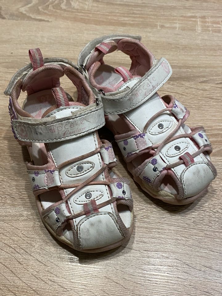 Sandalen weiß/rosa Größe 26 in Buchloe