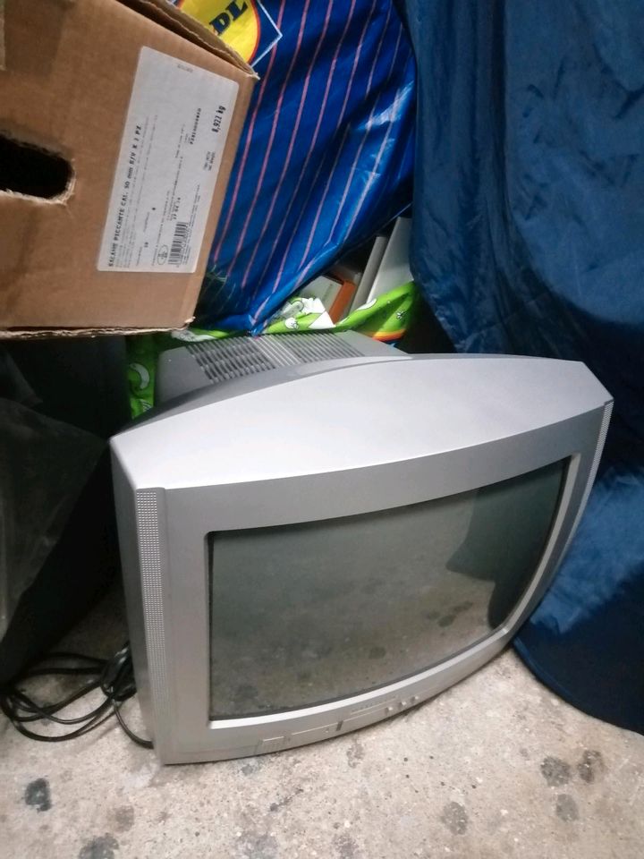 Kleiner TV Überwachungs o. Monitor in Pforzheim