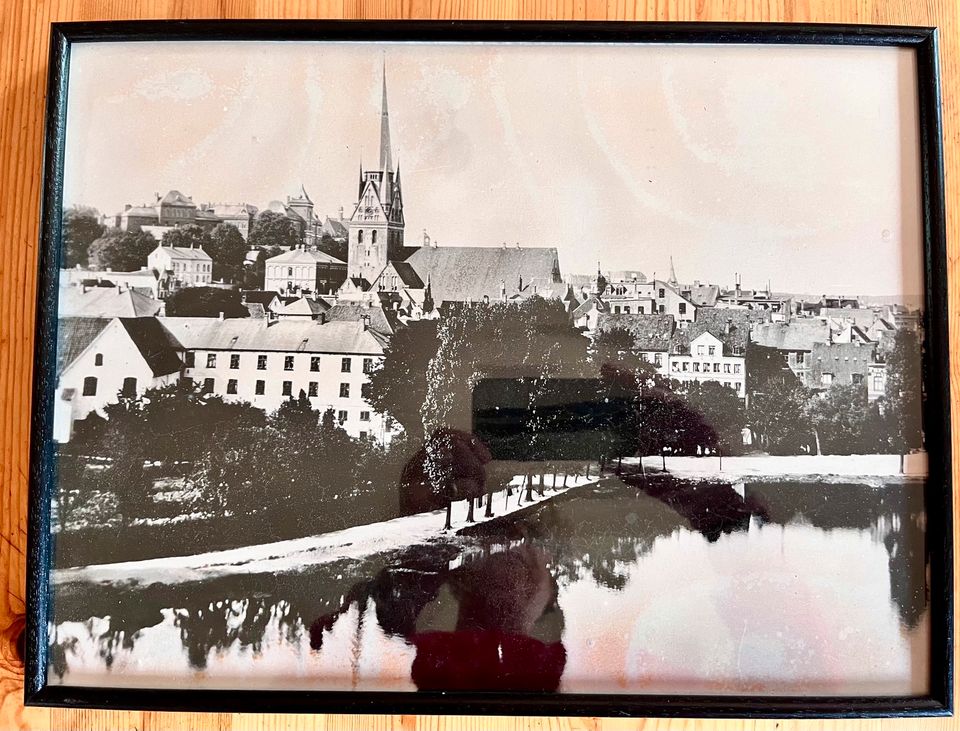 Historische Ansichten von Flensburg gerahmt in Sörup