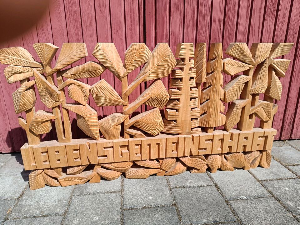 Holzschnitzerei "Lebensgemeinschaft" in Oberkirch