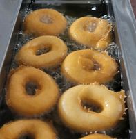 Vermiete Donutmaschine Lil Orbits für Mini Donuts Nordrhein-Westfalen - Hiddenhausen Vorschau