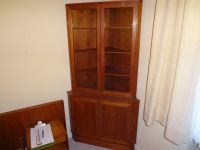 Teak Eckvitrine, Türen / 2 Glastüren, 4 Regalböden Berlin - Reinickendorf Vorschau