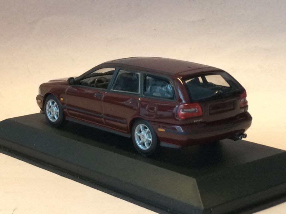 Minichamps 1:43 Volvo V40 Break 1996 Rot Modell Nr: 430 171512 in Einhausen (Thüringen)