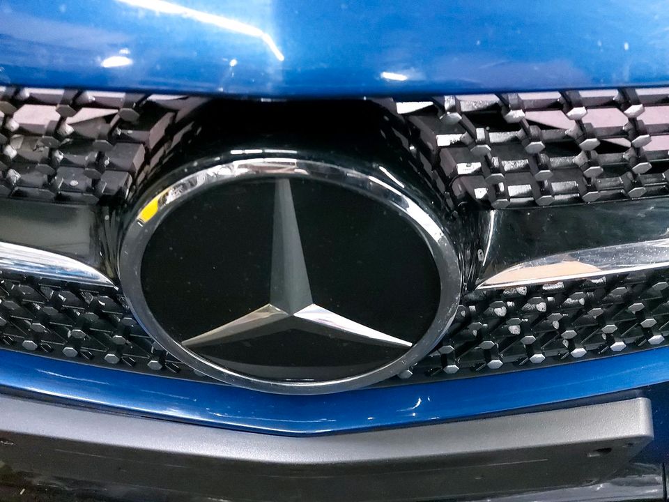 Mercedes W205 AMG C43 Stoßstange vorne PDC Komplett Farbcode 896 in Essen