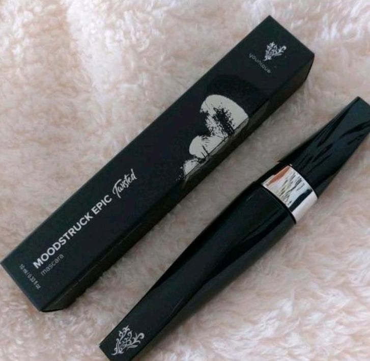 Younique Twisted Mascara schwarz neu in Wunsiedel