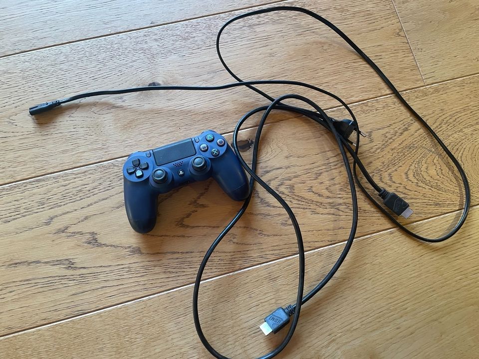 Sony Playstation 4 PS4 Konsole Controller Netzkabel in Schiltach