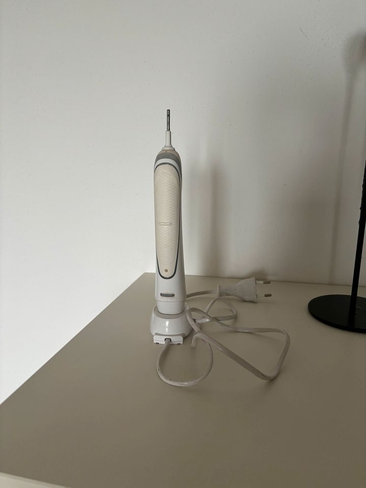 Elektrische Zahnbürste Oral B in München