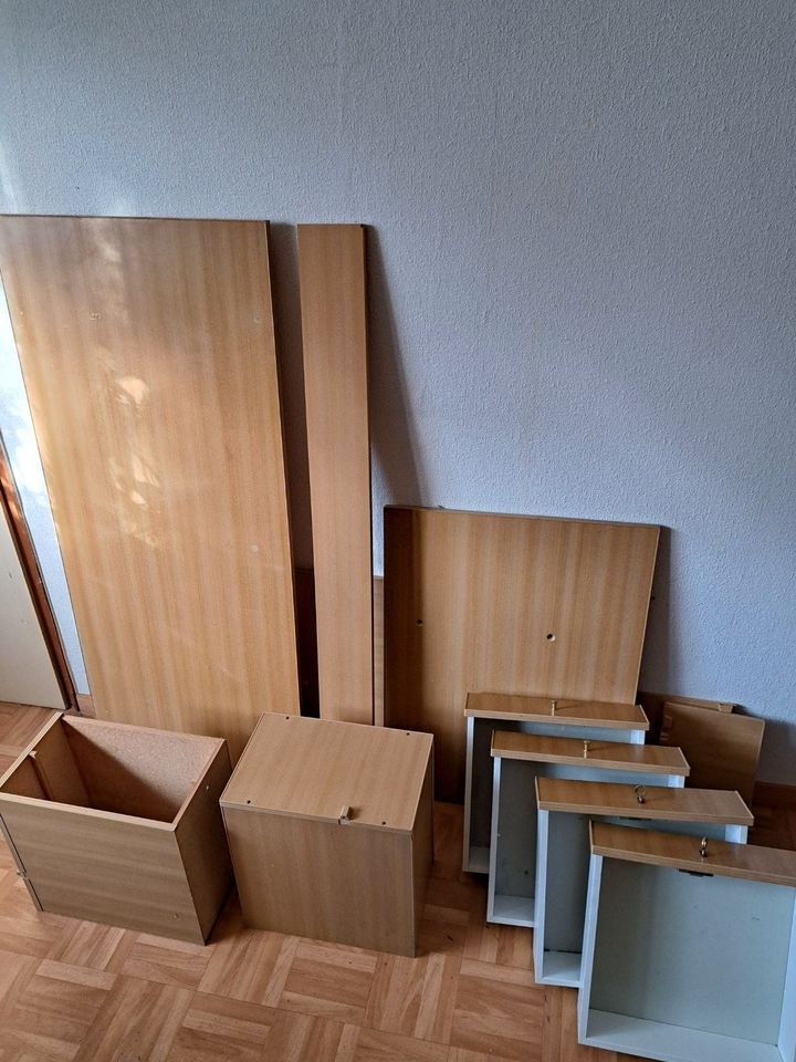 kleiner Schreibtisch Buchendekor mit 4 Schubladen in Bergisch Gladbach