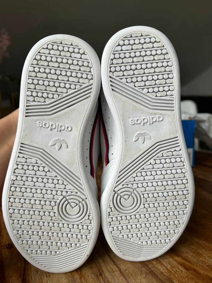 Adidas Schuhe 32 in Bad Arolsen