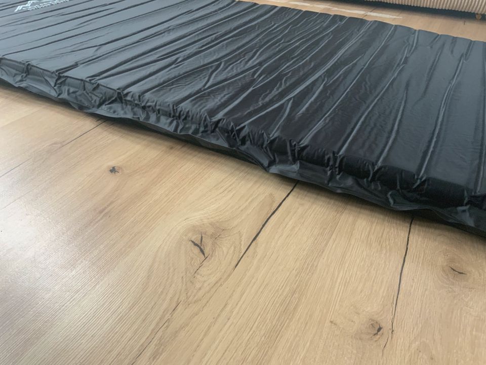 NEU XXL Selbstaufblassbare Campingmatte Isomatte Luftmatratze 200 in Kassel