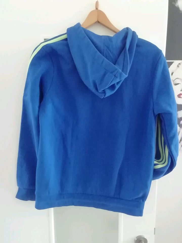 Blaue Adidas Sweatjacke mit Kapuze Gr.164 in Kühlungsborn