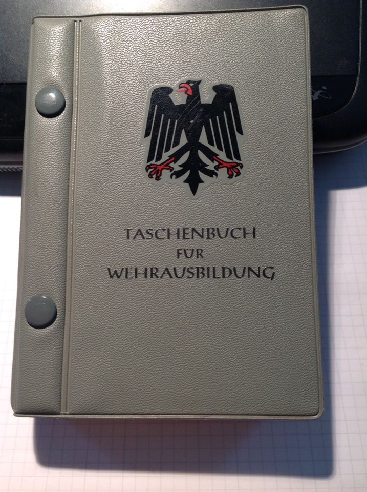 Bundeswehr Taschenbuch für Wehrausbildung in Neusäß