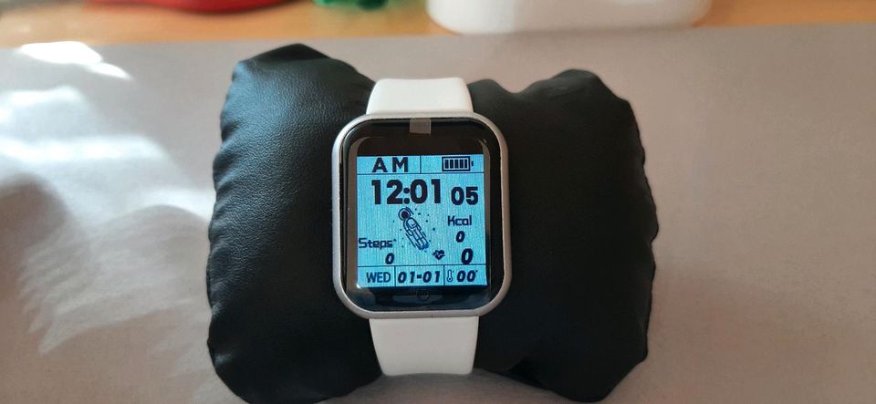 Neue SmartWatch Fitnessuhr in Weiß als Geschenk für Mann & Frau in Nassenfels