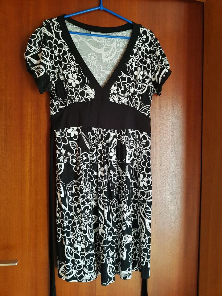 Sommerkleid Strandkleid schwarz weiß Muster Gr M/L in Hannover