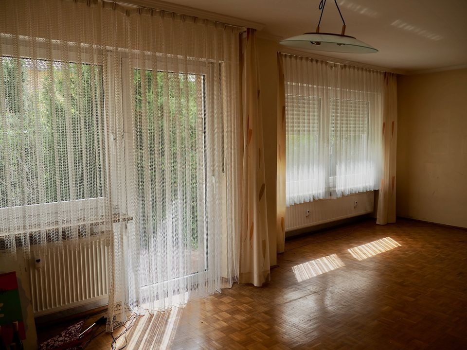 Zweifamilienhaus mit Einliegerwohnung im DG in 90513 Zirndorf in Zirndorf