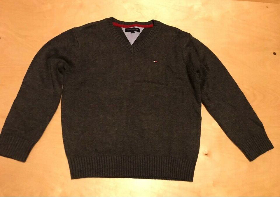 Tommy Hilfiger Pullover grau Größe 6 bzw. 116 neuwertig in Caputh