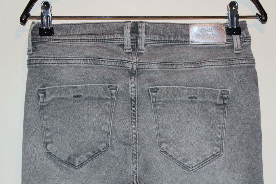 Only Skinny Jeans denim grau Gr. W 30 / L 32 Damen Mädchen in Frankfurt am Main