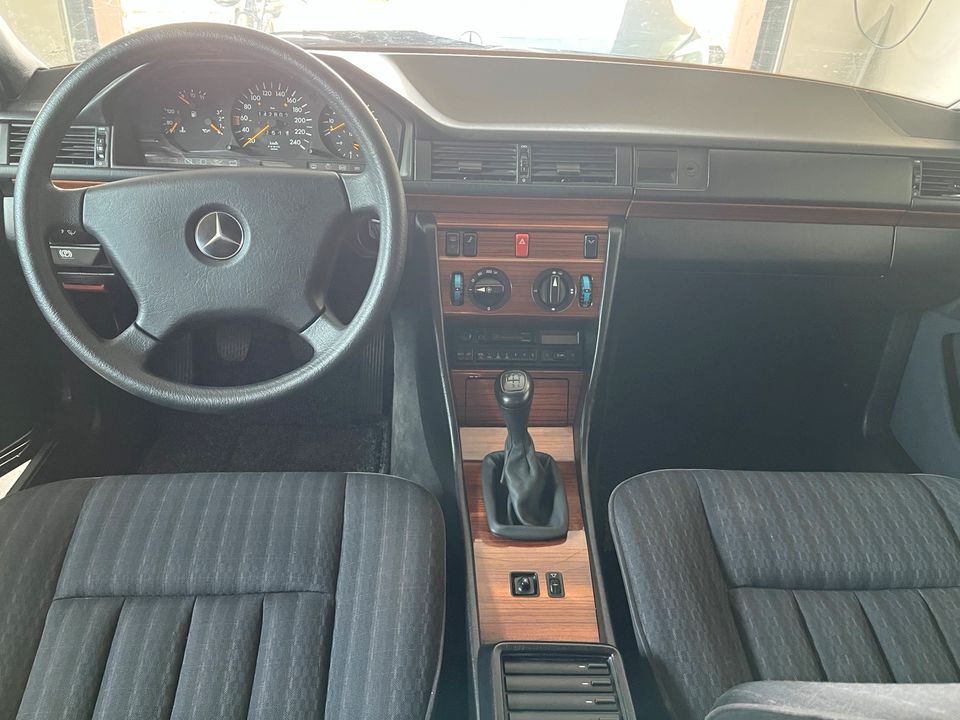 Mercedes Benz W124 200e in Frontenhausen