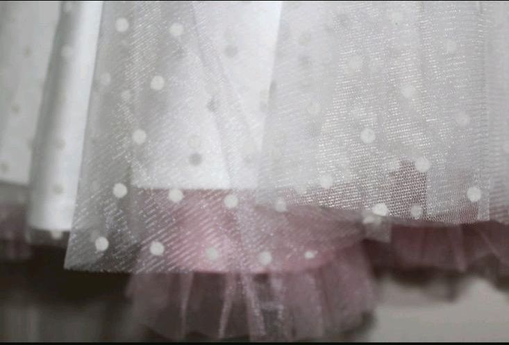 Einzigartiges Brautkleid mit Petticoat – sucht neue Besitzerin in Berlin