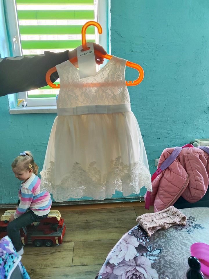 Kleid für kleine Mädchen in Röbel