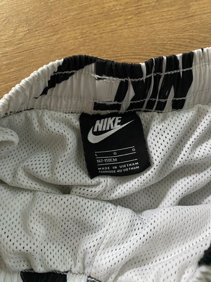 Sehr schöne Nike Badehose- wie neu - Größe 147/158 in Bochum
