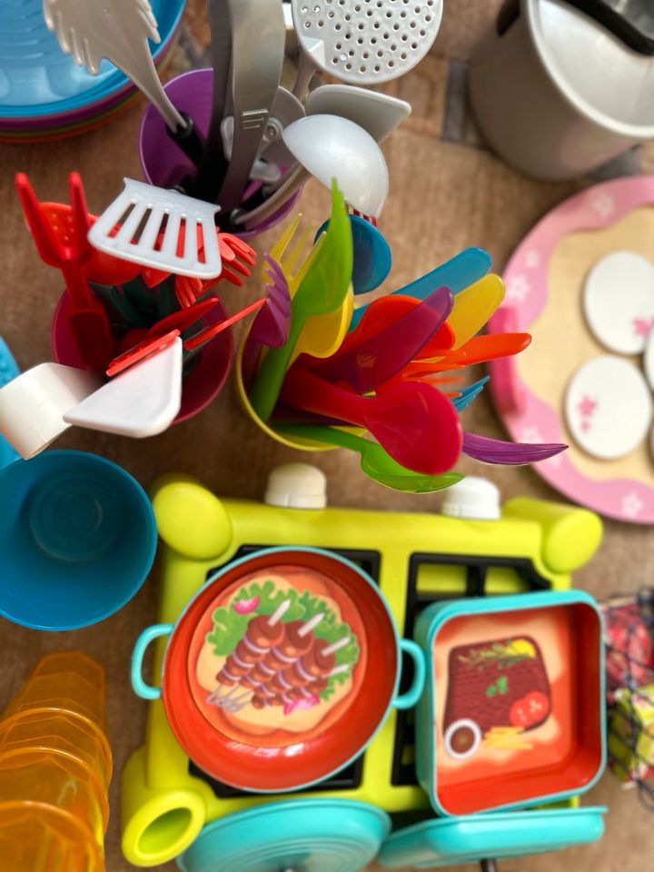 Spielküche Zubehör Besteck, Geschirr, Töpfe und mehr in Löhne