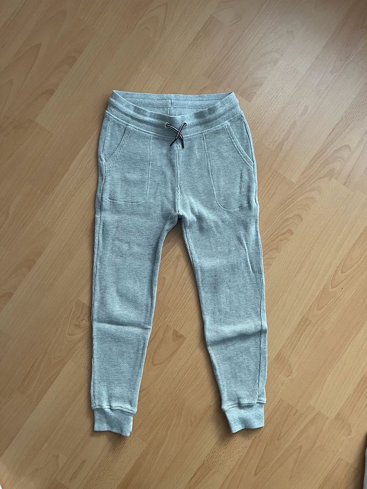 Jogginghose H&M Gr. 134 in Teutschenthal