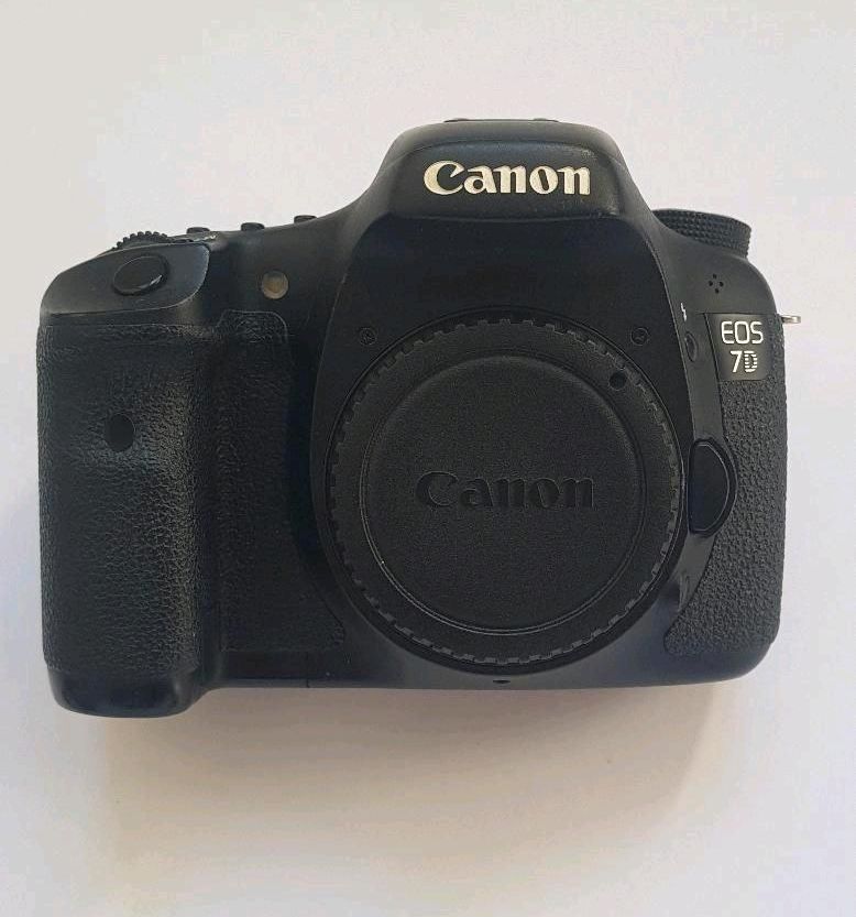Canon 7D + 50mm 1.8/ Spiegelreflexkamera in Berlin