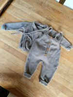 Guapoo Set Latzhose & Wickeljacke taupe/grau Größe 0- 3 Monate Nordrhein-Westfalen - Siegburg Vorschau